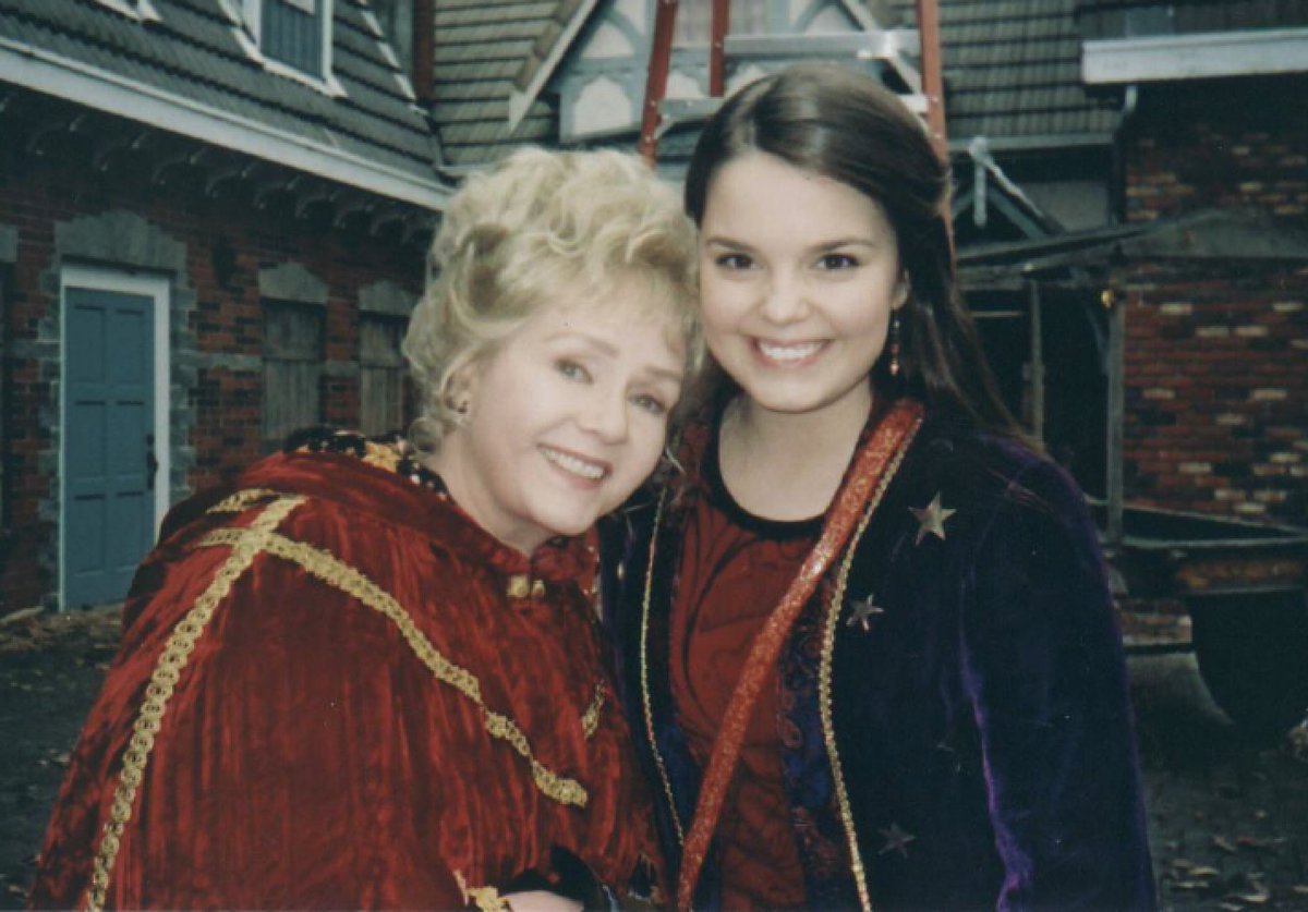 OfficialKJB's tweet photo. Debbie's grace,humility,talent,&amp;love made such an impact on me as a teen&amp; will always stay w/ me.Full note on my FB: https://t.co/E8sBsCUhdb https://t.co/fboCJD4uDj