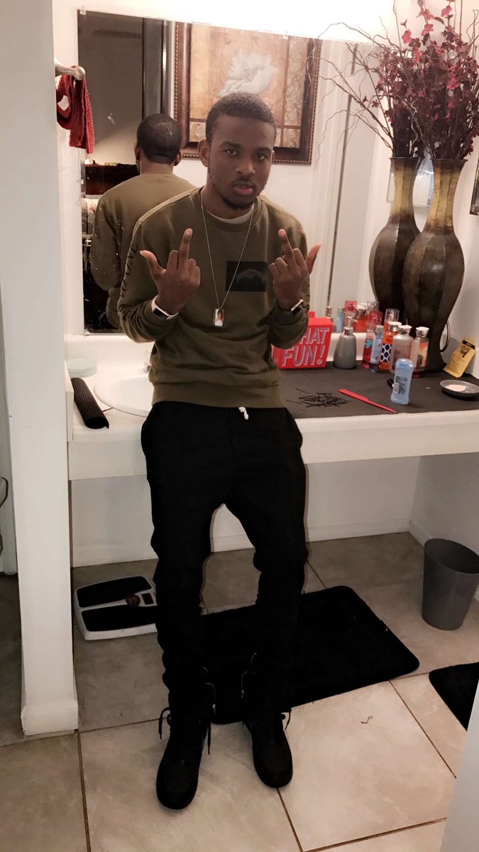 JayMaine_'s tweet photo. Still My Birthday About Go Hit The Casino💰 #RestArron🕊❤ https://t.co/PInnxA8tEI