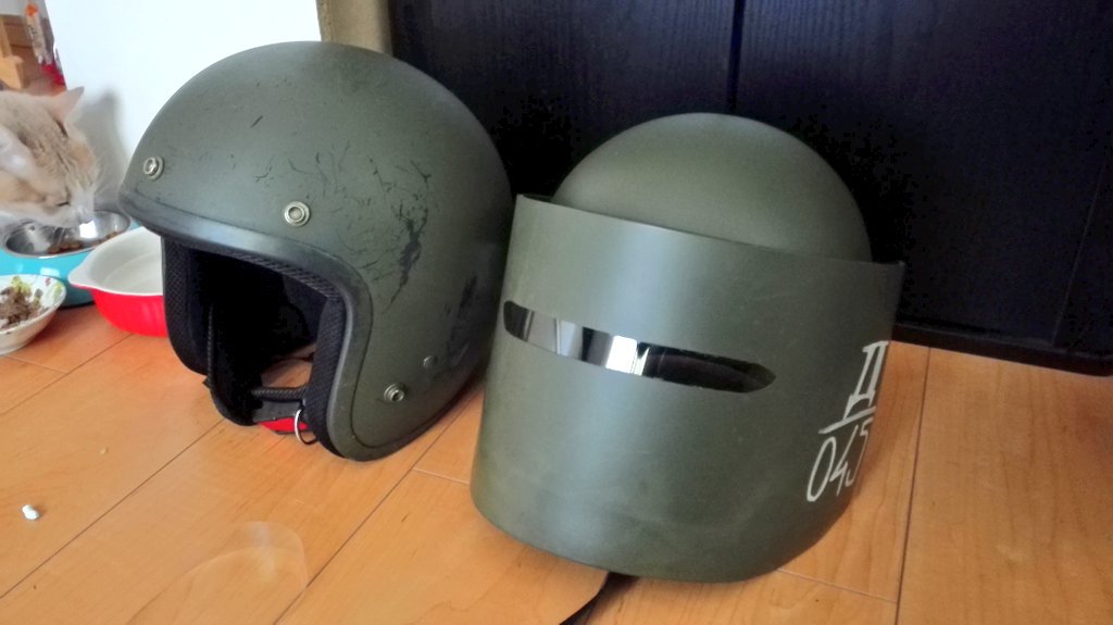 Uzivatel 加齢た声 Na Twitteru タチャンカメットはあと金具をつけるだけ バイザーは湯通しして汚れ具合を再現 ヘルメット をミニジェットヘルメットにしたことで小顔を実現 のぞき窓は視界確保のため少し太めです T Co Kwqthyvwad Twitter