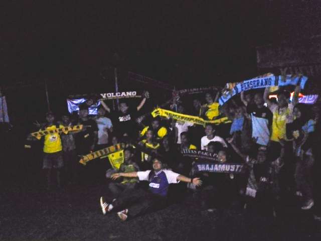 bonbes1994's tweet photo. Selamat siang @Kota_Tangerang @LBV_Pusat @Persikota1994 @AboutTNG ini bukti kami wahai walikota #satutangerangsatu https://t.co/UTkYyjz1LF