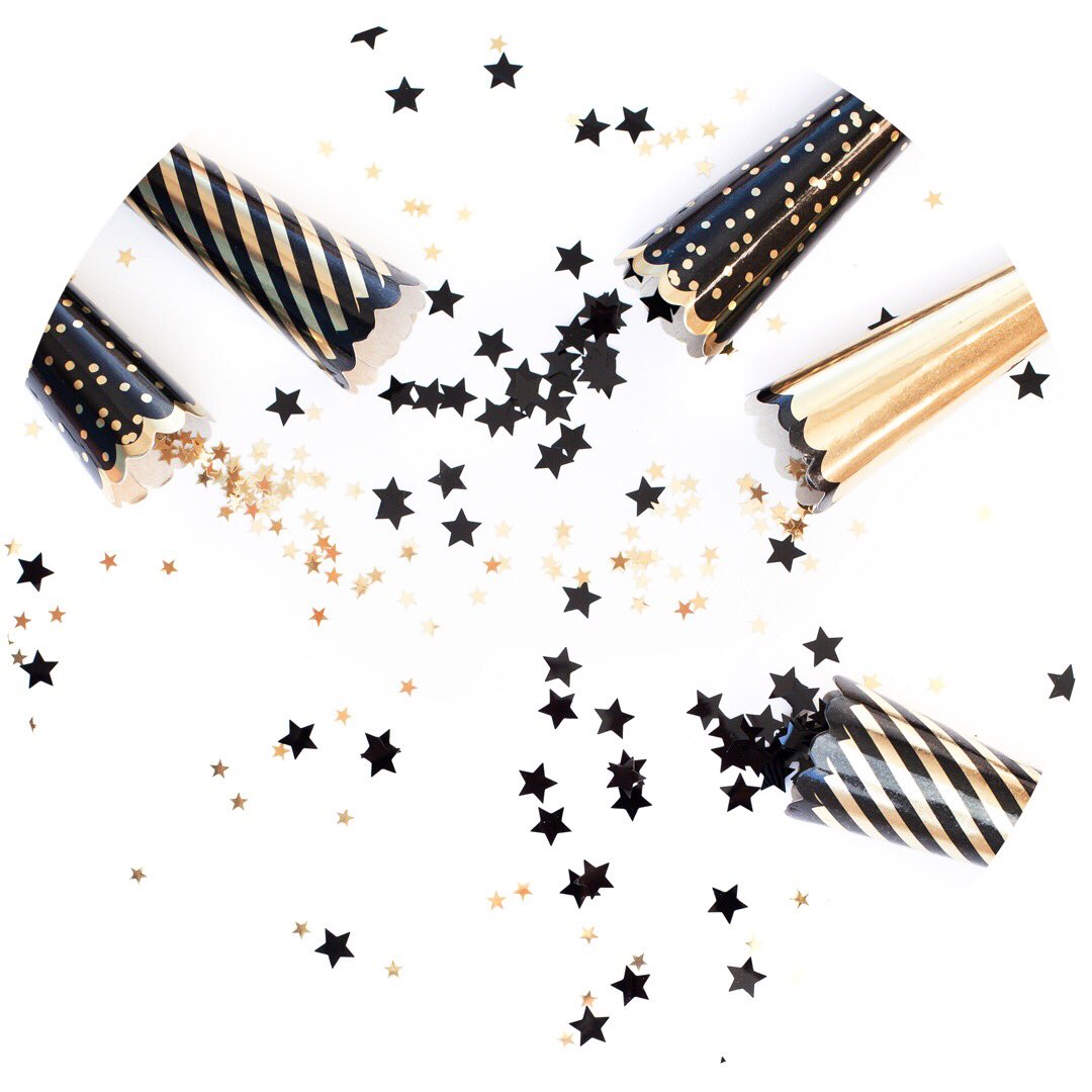 AboutFace_MUL's tweet photo. You can't start the New Years w/o the GLITTER + SPARKLES even if your 2016 wasn't that glamorous, there's so many reasons to still SHINE✨ https://t.co/M1gykEIHJQ