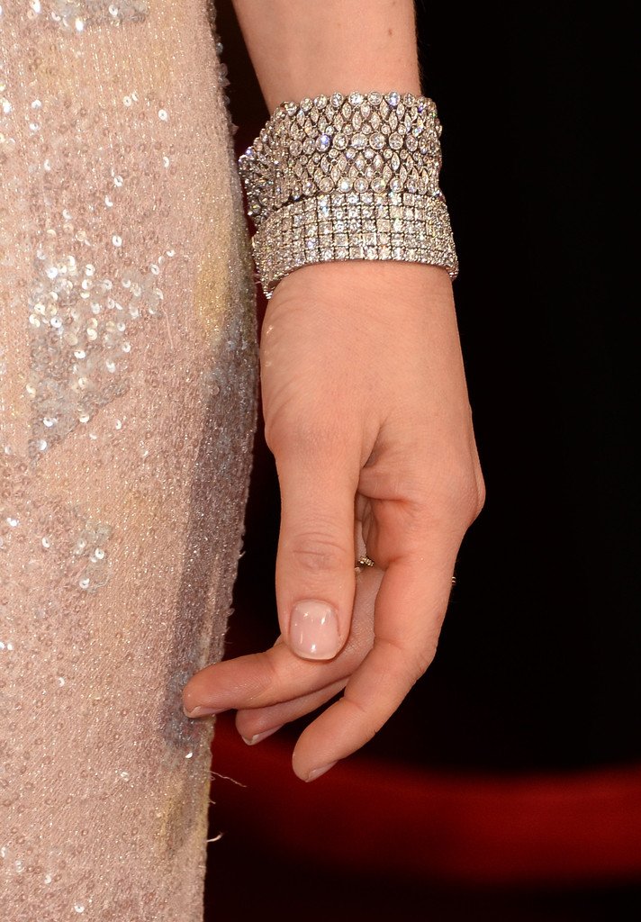 fulhamjewelry's tweet photo. #JewelFlashback: #Jessicabiel #Bracelets #dress at #Oscars #redcarpet - March 2, 2014 #jewelry https://t.co/Exvh4Fd84Z