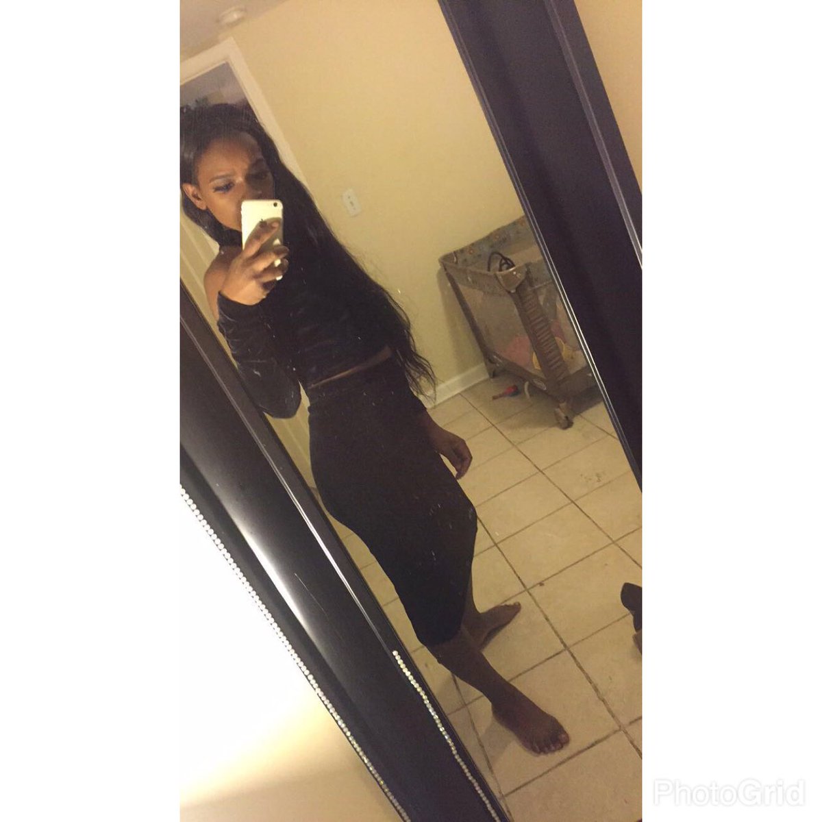 ____prettyash's tweet image. All black you should see my closet.. 🖤