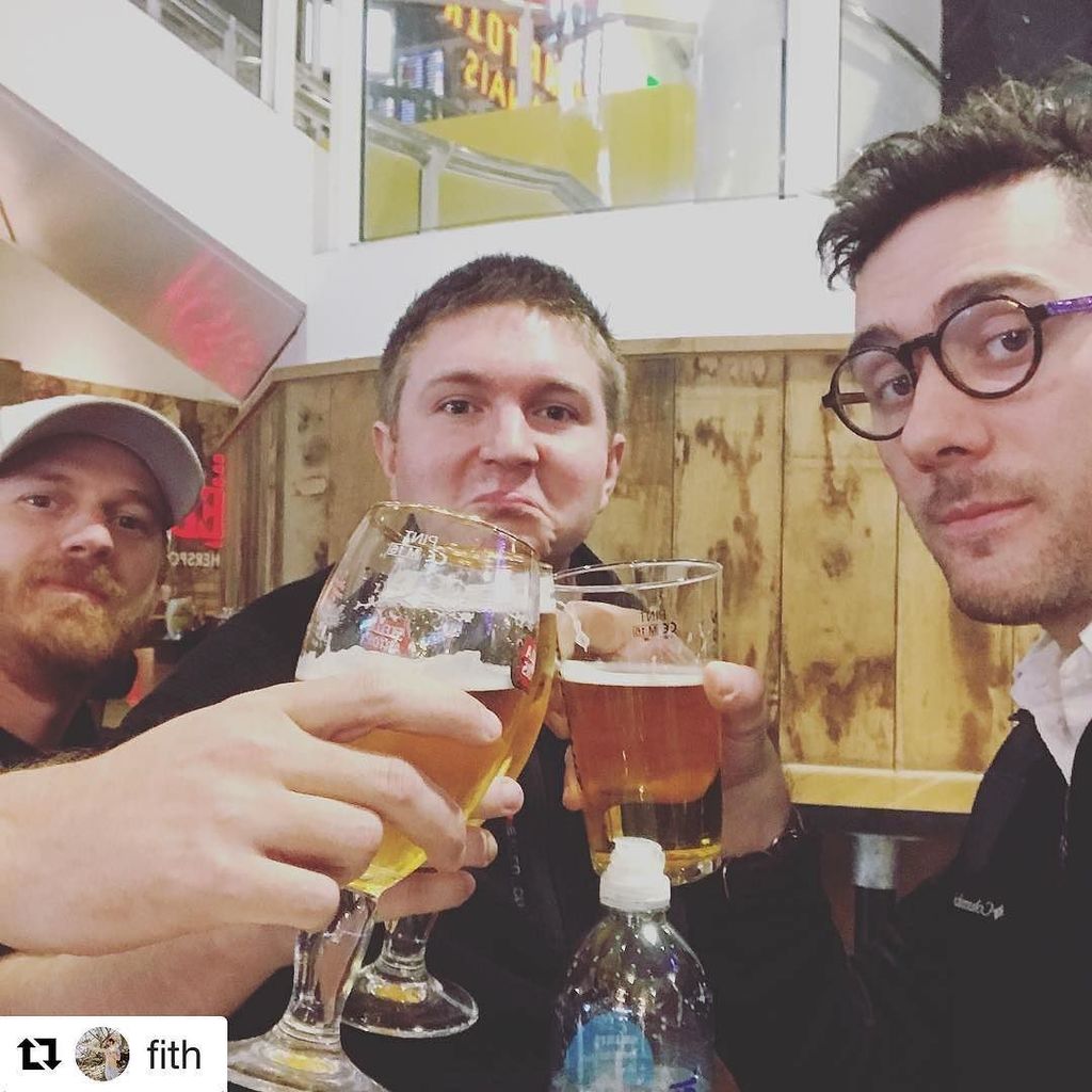 fezangels's tweet photo. Ran in to Jack, another Money Runner! Cheers!
#monkeyrun https://t.co/y6lAktoLMU https://t.co/UxAhK5lQQs