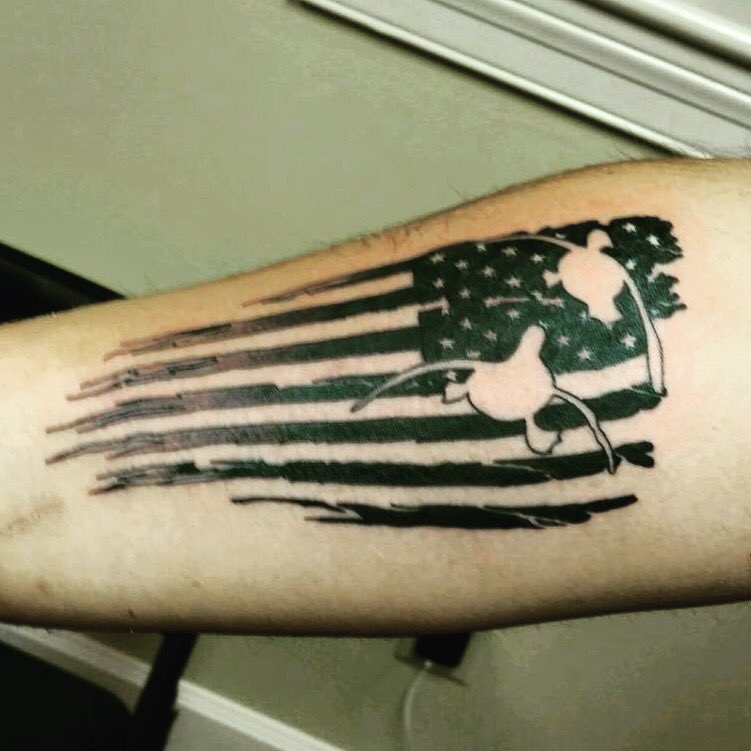 Ο χρήστης Revelation Ink στο Twitter: "#America #duckhunter #revelationink # tattoo #revelationink #flag https://t.co/52eqANeB55" / X
