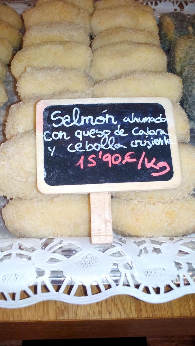 DeliCroq's tweet photo. Nueva croqueta de salmón con queso de cabra y cebolla crujiente #tienesqueprobarla #querica #quehambre #feliznavidad #FelicesFiestas https://t.co/cmGYcUyuhs