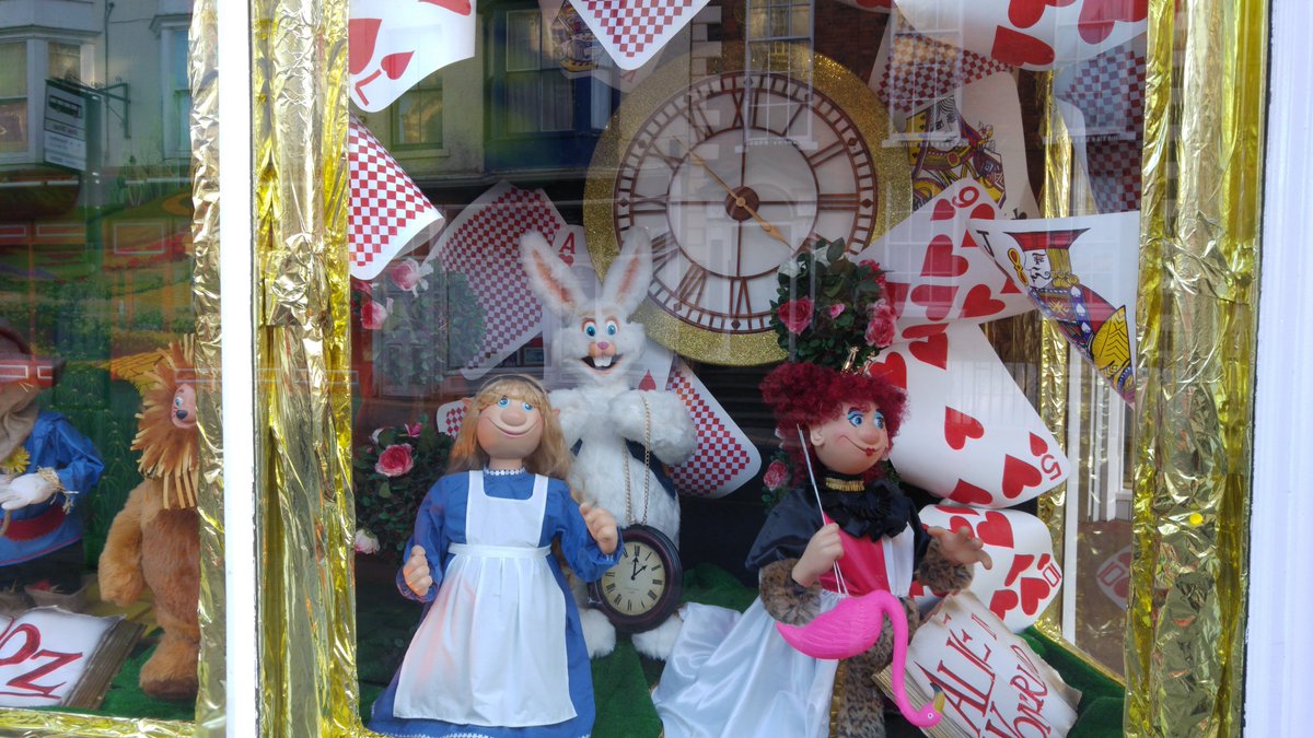 BreakwaterFiley's tweet image. If you haven't already make sure you visit @BoyesStores Scarborough before Christmas ends &amp;amp; see their window display bit.ly/2hvMRic