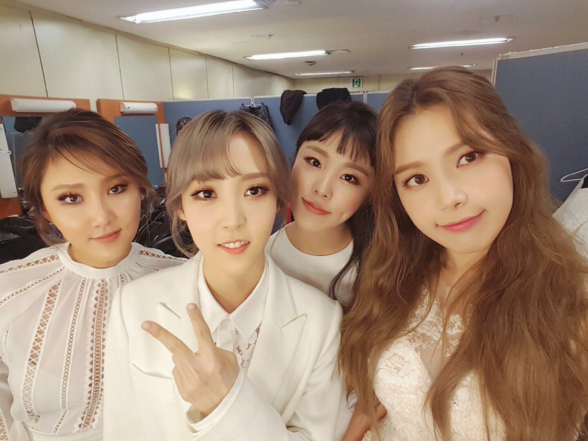 mamamooID's tweet photo. 161229 @RBW_MAMAMOO 
#29Des #KBS #GayoDaechukje
#Mamamoo https://t.co/AKUXZnfSUn