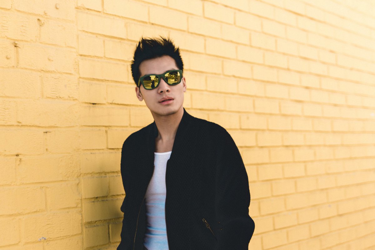 DathiasGodfrey's tweet photo. Sensing a bright weekend ahead with @lacoste wayfarer sunglasses. #lacoste
Shot by @thestreetsensei
#ModernManJournal https://t.co/XyTZ0OPuep