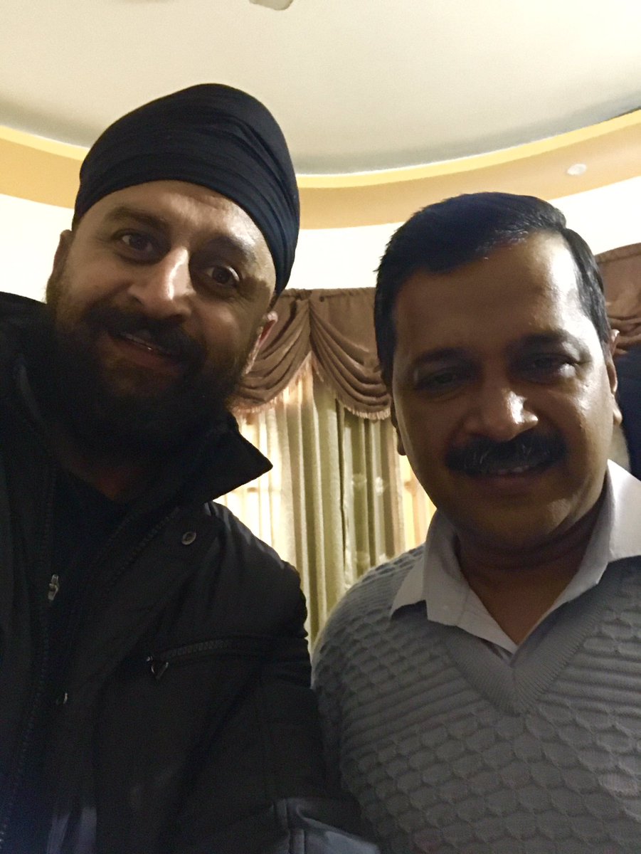 AnmolMD's tweet photo. #Selfie with @ArvindKejriwal : one of world's greatest leader in #Amritsar.  before going to roadshow for @himmatshergill &amp; #KickNasha out. https://t.co/6vsU4wnfkT