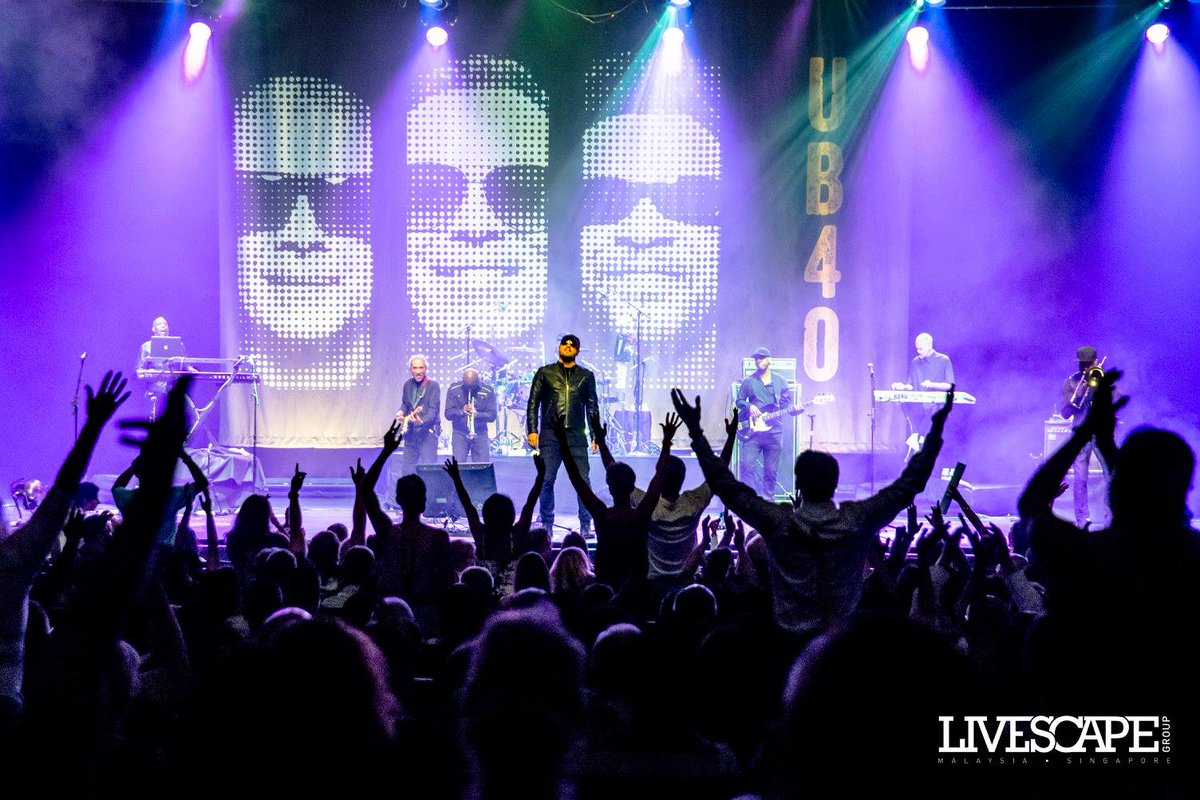 Livescapeasia's tweet photo. UB40 getting the crowd excited!! #Takemeback2016 https://t.co/LFWaj6HHtg