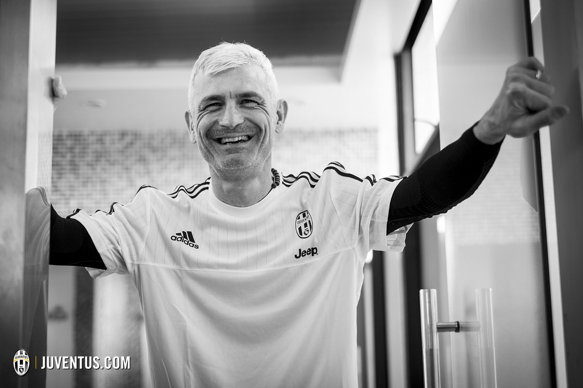juventusfcid's tweet photo. Tahun para... Legenda!
Perjalanan @Trezegoldavid dkk di 2016 terangkum dalam GALERI berikut: https://t.co/2cBIEPXn1H #JLegends https://t.co/IggzGZsWQZ