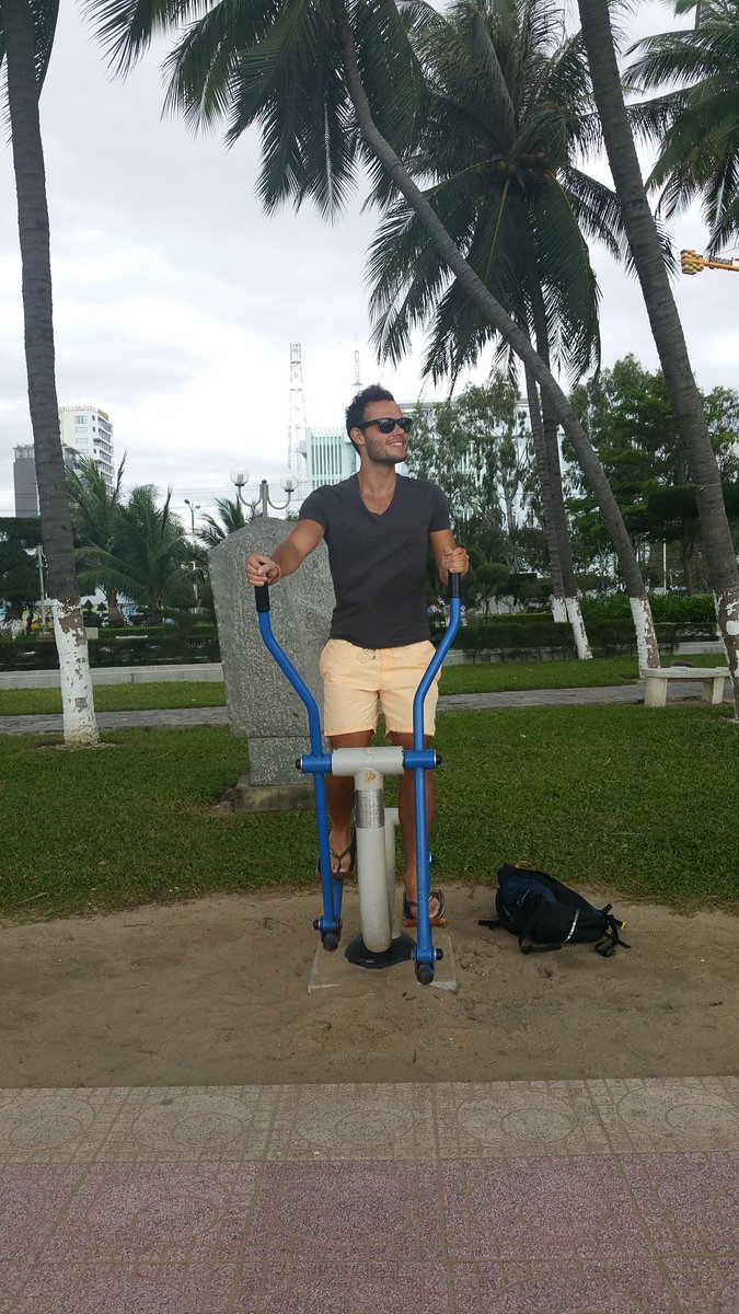 maureen_FBM's tweet photo. And now it's time for an afternoon workout #withthelocals #onthebeach #vietnam https://t.co/jw9wWsY3g1
