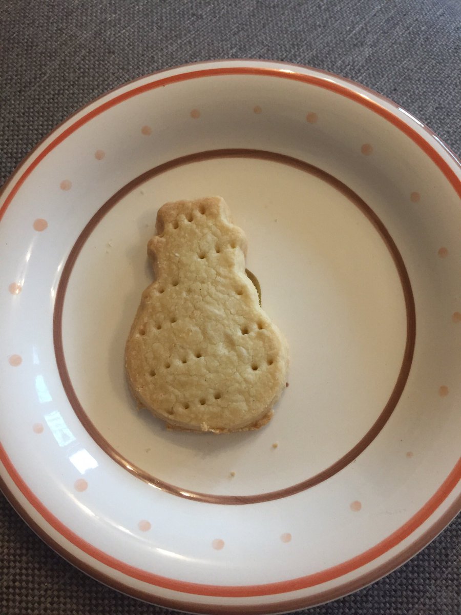 lynseyloubear's tweet photo. Yummy biscuits @jacks_addison and @TedsEdward having one for my breakfast!! ☃️ https://t.co/DXSUGQcnai