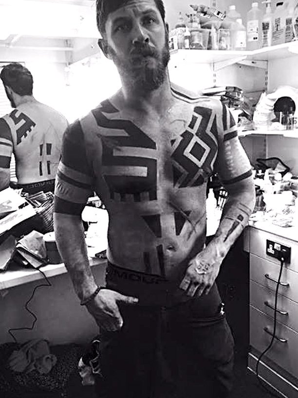 Gaubelau's tweet photo. @ClayJames4 @Angel_xxx_xxx @JuliK317 @RubyWinchestr67 @MajorMarly @kazzybeee #Taboo #BTS #TomHardy via #THDO https://t.co/t405AFdRcc