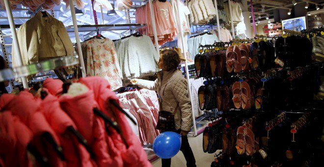 helpinwords's tweet photo. Los adictos a las compras sienten un placer al comprar equiparable al que produce el #sexo. https://t.co/MjkzdrHbQE #oniomanía https://t.co/HYSvNaOwyg