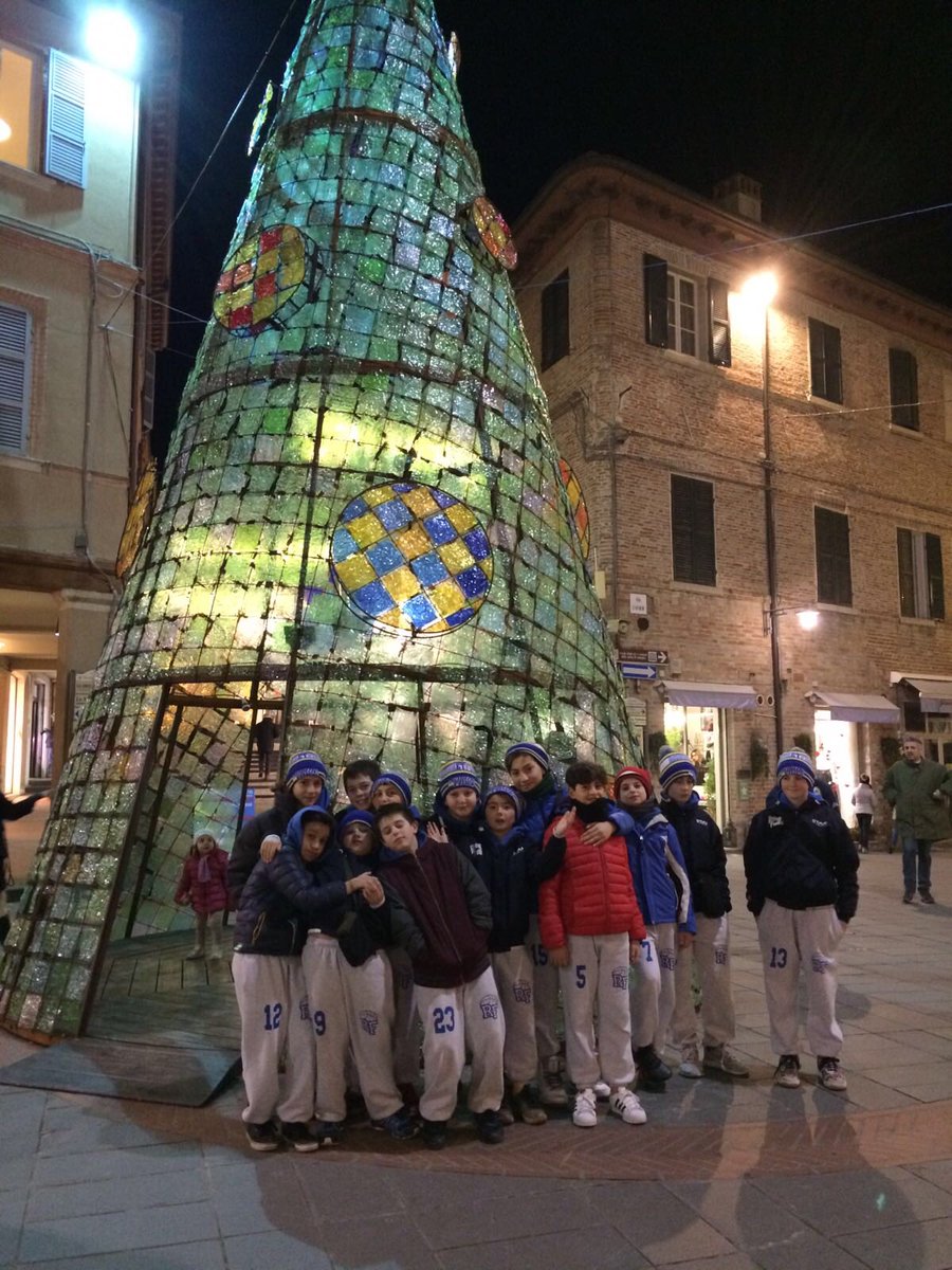 minibasketrobur's tweet photo. Il gruppo 2005 in visita a Santarcangelo di Romagna 
Passeggiata con piadina in onore di @Abbiuz #mangiachetipassa #robur2005 https://t.co/NnkYBhCPRL