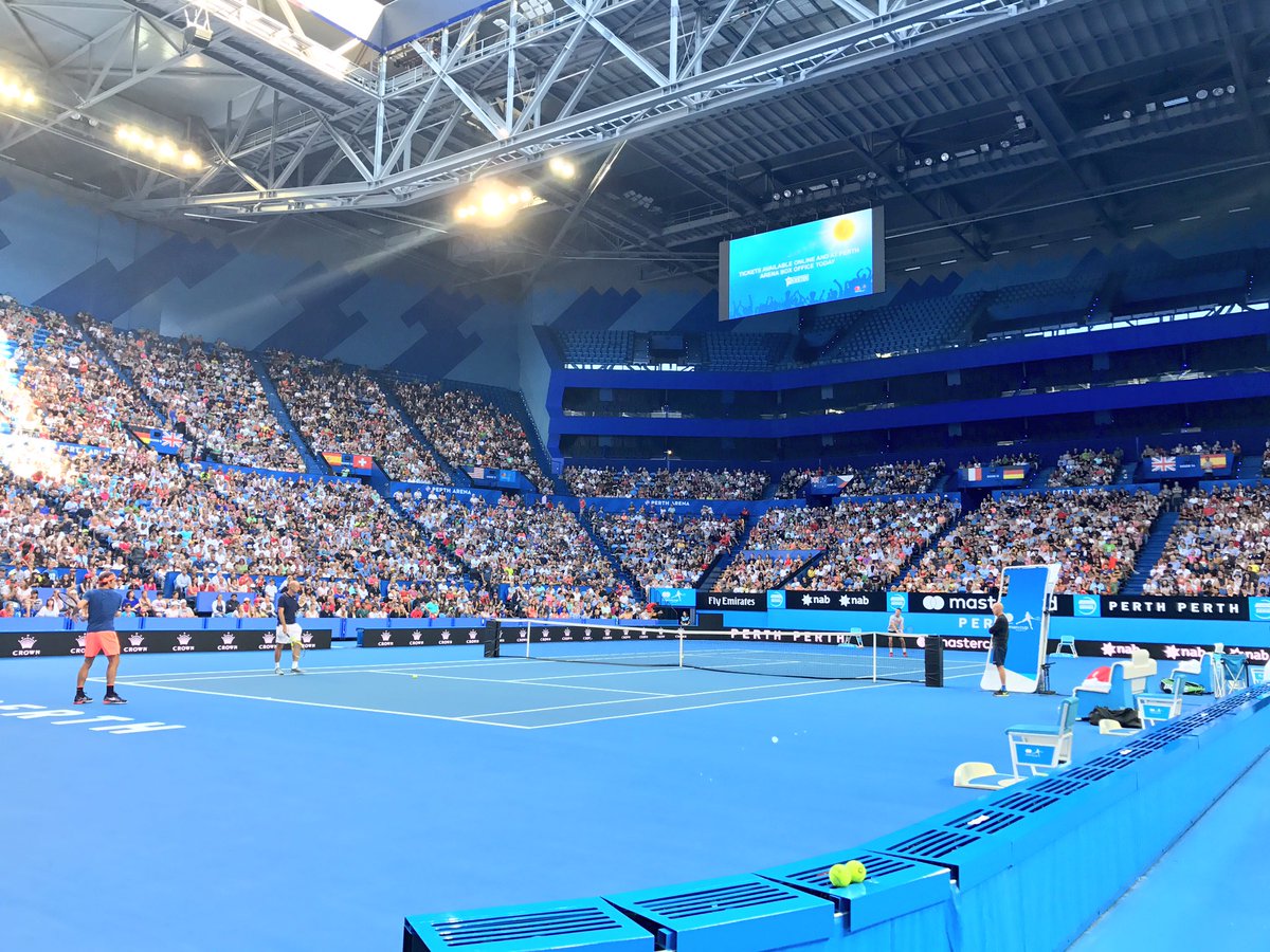Daria_gav's tweet photo. Not a bad crowd for a practice @hopmancup https://t.co/mYglUclOYM