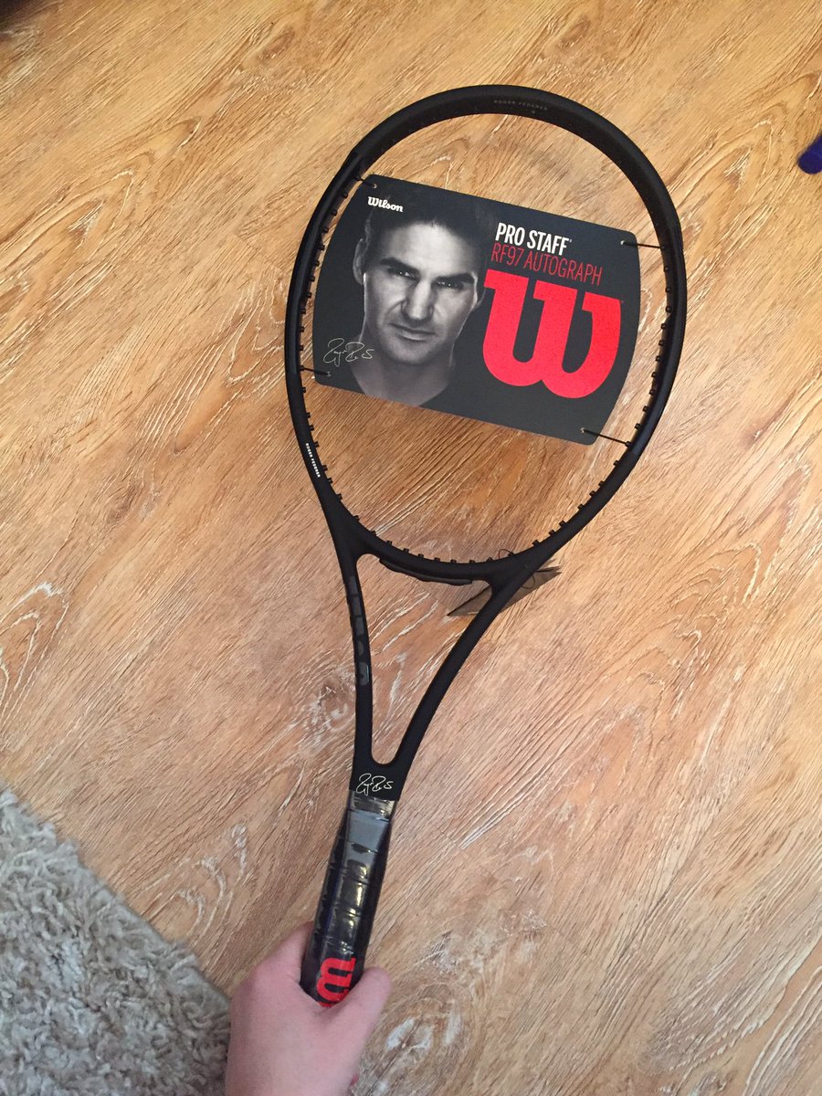 Simbiryatinaa's tweet photo. Thank you @WilsonTennis for the staff @rogerfederer #rf97autograph 🎾 https://t.co/gWdJp7Lv34