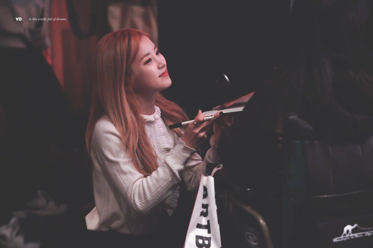vividdream_91's tweet photo. 날은 추운데 초롱이 맘은 따뚜테..(●ó⌓ò●) @Apinkpcr https://t.co/p4bUecYp04