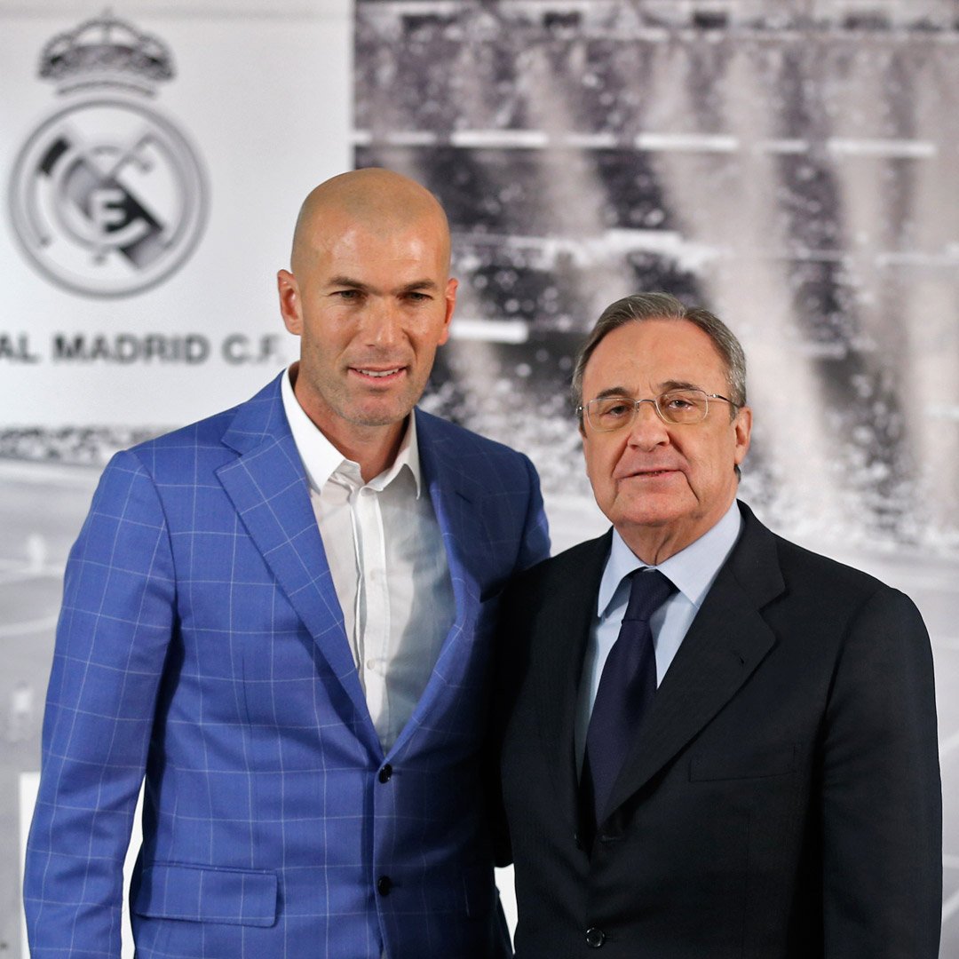 realmadridarab's tweet photo. 🗓 أفضل لحظات 2016:

تقديم الأسطورة زين الدين زيدان مدرباً للفريق الأول في البرنابيو.

#ريال_مدريد #هلا_مدريد https://t.co/OM22vKuzxc