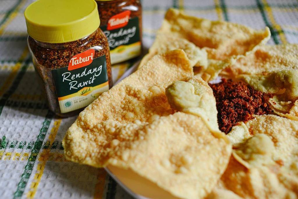 Camilan sore enaknya pake #taburirendangrawit nih! Stoknya masih ada?