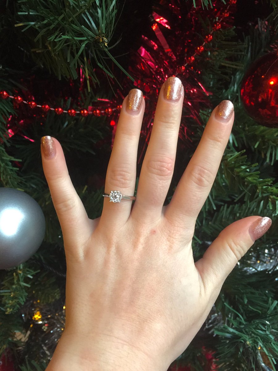 😁❤️💍 #engaged #engagement #christmas2016 #love #ring