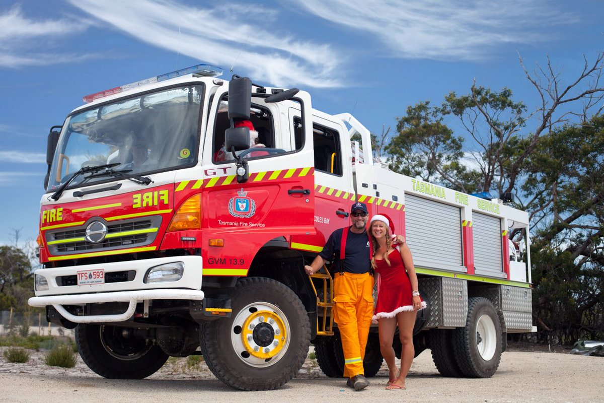 stevedavies69's tweet photo. This is how you fight fires in Tas...with fire.. #firefighters #FireTruck https://t.co/sRM2KSFG0m