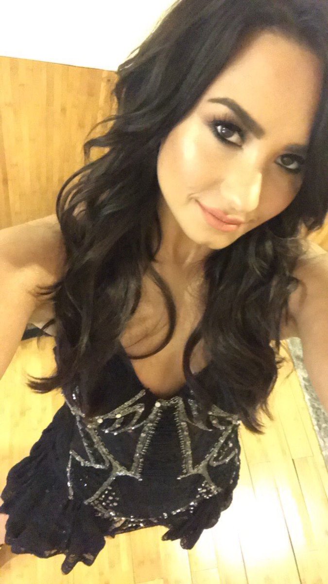l_ddevl0502's tweet photo. Demi was performing tonight in St. Maarten for @CelebrityCruise last night #DestinationDemi https://t.co/48XsfleomA