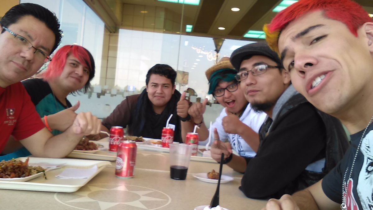 Gandhiworld's tweet photo. Planeando 2017 con el crew #AcaElCrew @AcaElic @NickMatutino  @AbrahamCort1 @ReasonJoss @EDUARDOJARQUINV :D https://t.co/lUmK6hjtiA