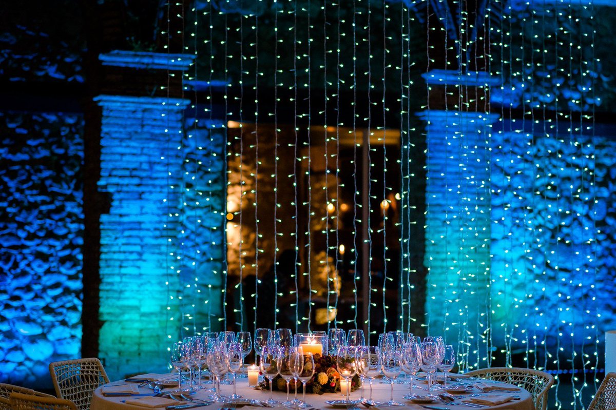 KamalEvents's tweet photo. ¿Qué tal unas #cortinasLED para dar un toque distinto a las Navidades? ✨ #kamalevents #lighting https://t.co/3OgX2ipT0e