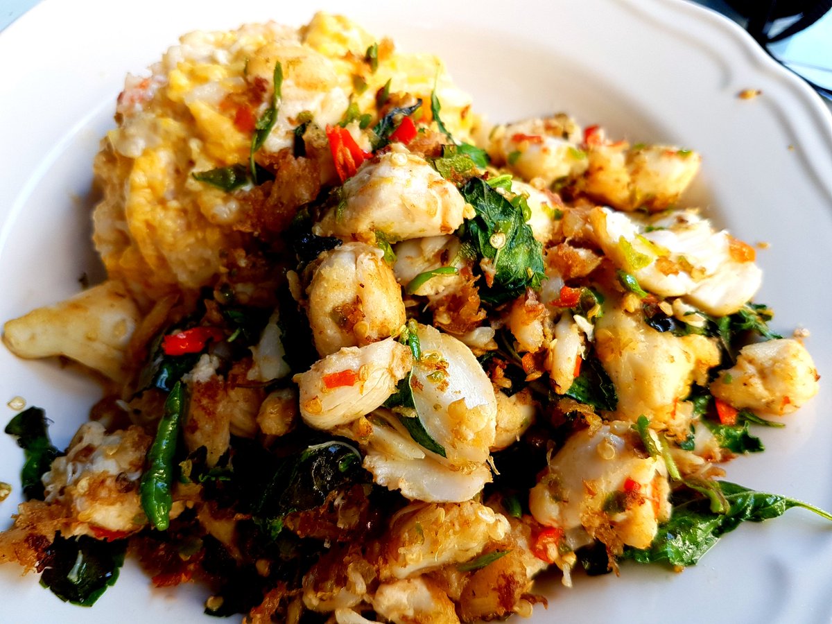 Payunbud's tweet photo. ร้านหน่องริมคลอง   ปูเยอะโฮก ไข่ข้นปู200  กะเพรากุ้งไข่ข้น(มีปูในไข่ด้วย)160   กะเพราปูไข่ข้นใส่กุ้งด้วย   พิกัดซอยเอกมัย21 #อร่อยบอกต่อ https://t.co/eRxVOHH1rq