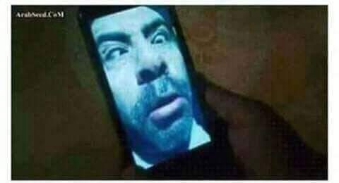 لما اكتب بآسورد الفون غلط والفون يصورني 😂😂✋
