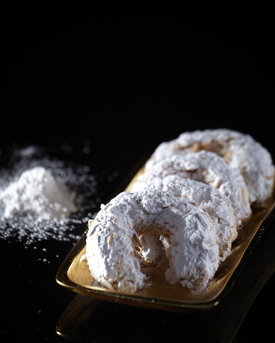 Let it Snow..🌨❄⛄

White day in Athens today like our 'amugdalota'!

#letitsnow #snow #Athens #ipirotissa #χιονι ❄