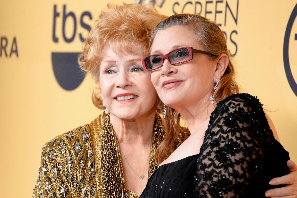 notrecinema's tweet photo. #rip #DebbieReynolds #CarrieFisher
Pensées pour ces 2 femmes extraordinaires.
Le matin on a peur en regardant la TT
#Stop2016 https://t.co/NB1czVjItK