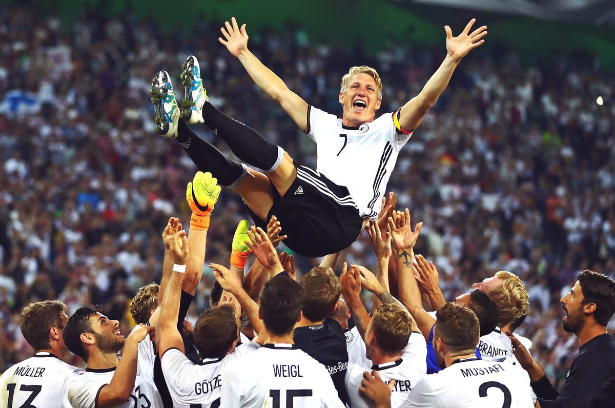BSchweinsteiger's tweet photo. More highlights from 2016: My last game for the @DFB_Team, #Bambi2016 and being back on the pitch at Old Trafford. https://t.co/WZ48HWP3TR