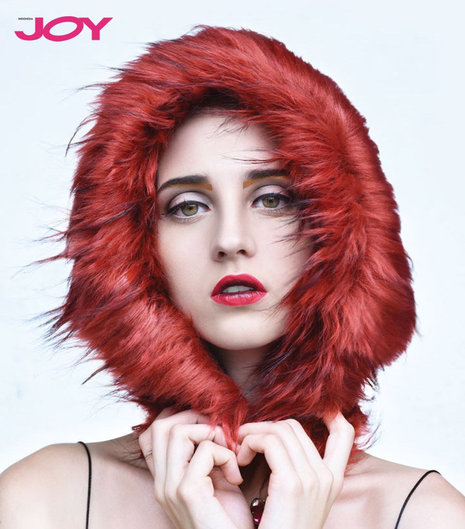 #JOYBEAUTY: Paduan merah dan emas jadi pilihan pas untuk tampil glamor di akhir tahun. Caranya, lihat di #JOYDecember