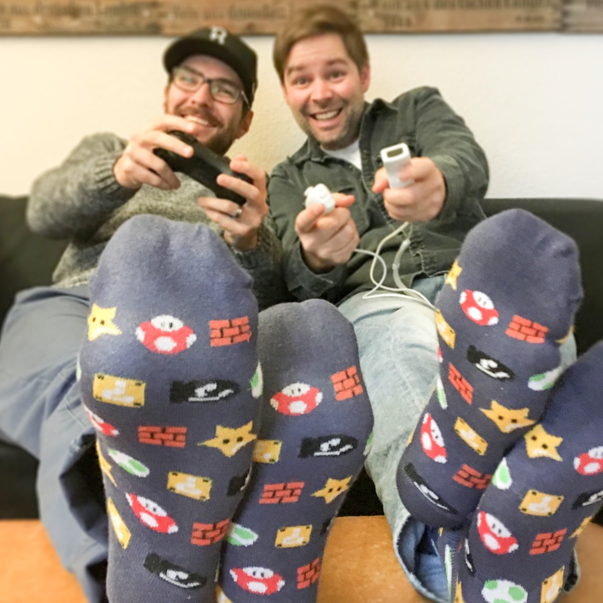B2Werbeagentur's tweet photo. Füße hoch! Danke an unseren Kunden @NintendoDE für die tollen Socken! Da zockt es sich gleich doppelt so gut. #B2day https://t.co/e9lPLbg2ME
