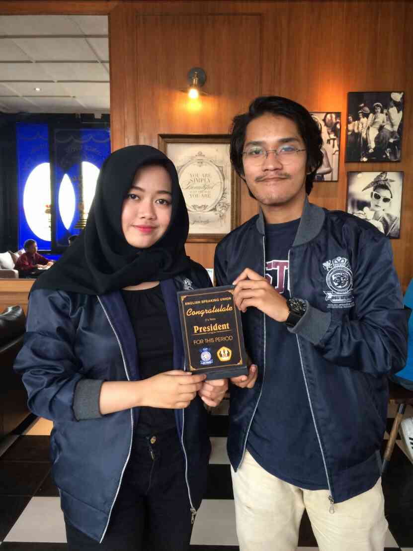 esu_unpad's tweet photo. Congratulations to Rita Nurhasanah as the elected President of English Speaking Union 2017! Good luck for the year ahead!! 💪😊 https://t.co/ranJvi0rwJ