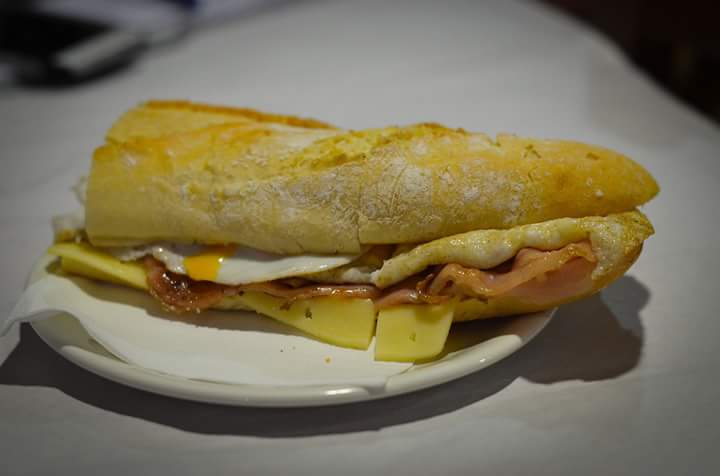 Alertamenu's tweet photo. ¿Buscas un #almuerzo rapidito?🤔 En https://t.co/5h2PIlvHuE ❗️hay muchas #sugerencias del día !! "Bacon con huevo y queso" @LaPiula45 Umm!!😊 https://t.co/rrU58h8xcS