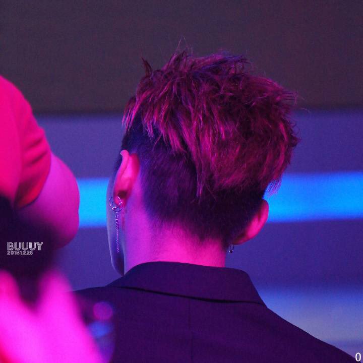 ascare_'s tweet photo. ความเหม่ย ทรงผม หลังหู ท้ายทอย อะไรก็เอา ถ่ายมาแล้วก็ปล่อย HQ มาให้หมด มีค่าทุกส่วน 😌 #KrisWu #wuyifan https://t.co/6DWC4QLsYl