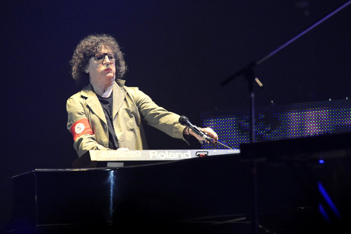 lacapital's tweet photo. 🎸🎼🎧 #CharlyGarcía, otra vez internado en el Instituto del Diagnóstico ➡️ https://t.co/HN5B1Z6AwD https://t.co/7LBedINSeR