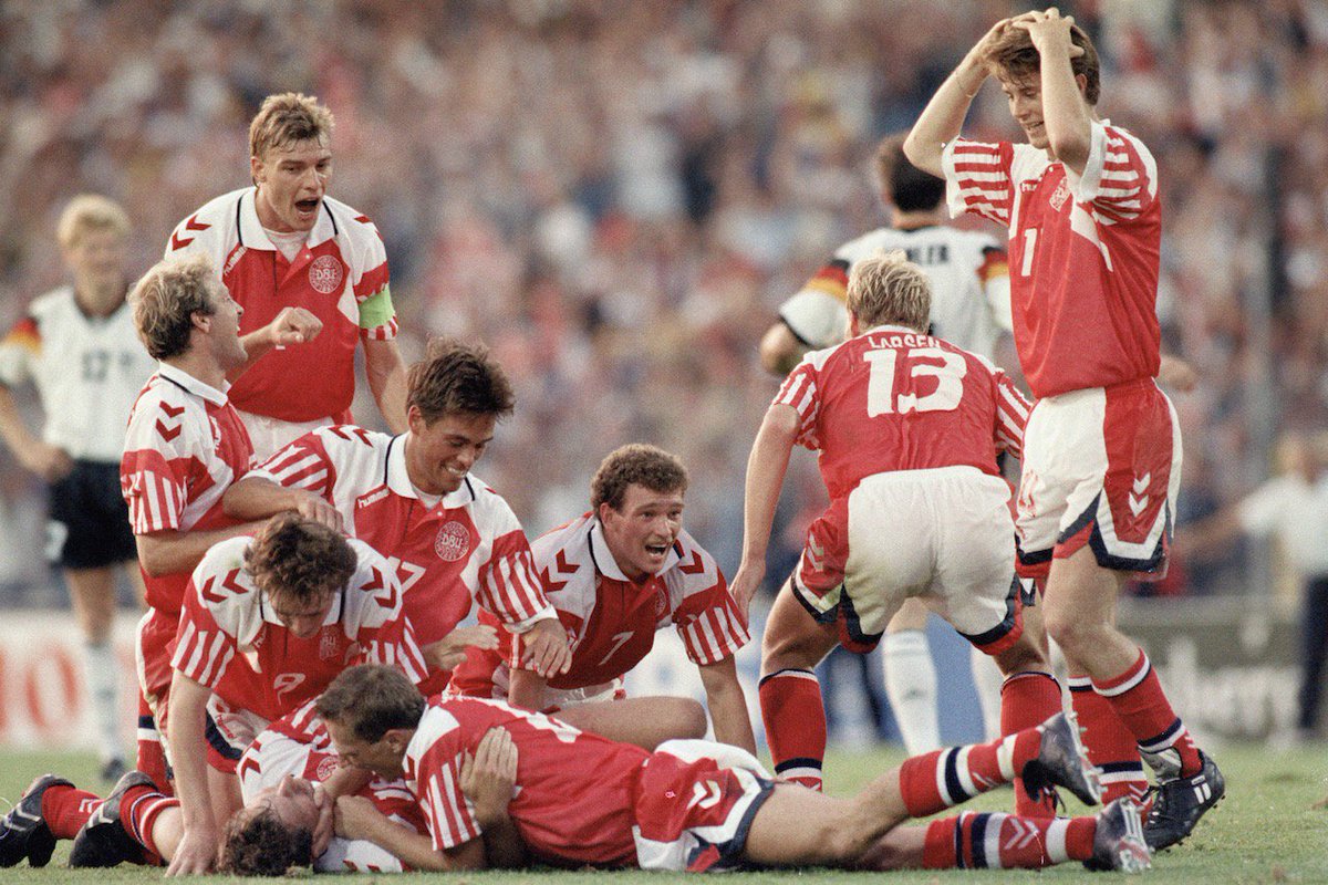 InzonaCesarini's tweet photo. Non disturbate 20 danesi in vacanza, perché questi potrebbero vendicarsi vincendo un Europeo. Come 25 anni fa. #amarcord #Euro1992 https://t.co/LGs57nITJV
