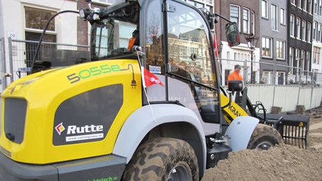 dzh_nl's tweet photo. Verduurzamen kan op alle terreinen, kijk naar Ruttegroep met de Kramer 5055e elektrische shovel #duurzaamheid https://t.co/uUqNrw3Rgw #bouw https://t.co/uaugtQgsTh