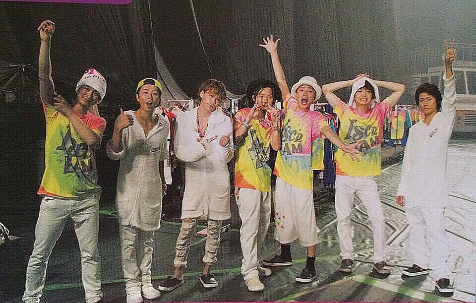 Taratta2016KMF2's tweet photo. #CONCERTTOUR2016ISCREAM オリコン週間ランキング3冠獲得おめでとうございます。
DVDもBlu-rayもって凄すぎる😭👍
今度は舞祭組だね❗️道しるべ 私も買うよ👍絶対絶対1位になります様に🙏
#舞祭組
#道しるべ https://t.co/MwKALzL0Wo