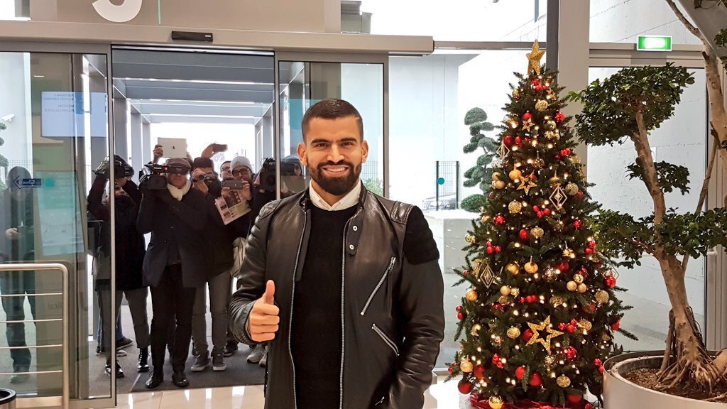 juventusfces's tweet photo. Tomás #Rincón está en Turín pasando el reconocimiento médico en el #JMedical https://t.co/0FNFjTYiET