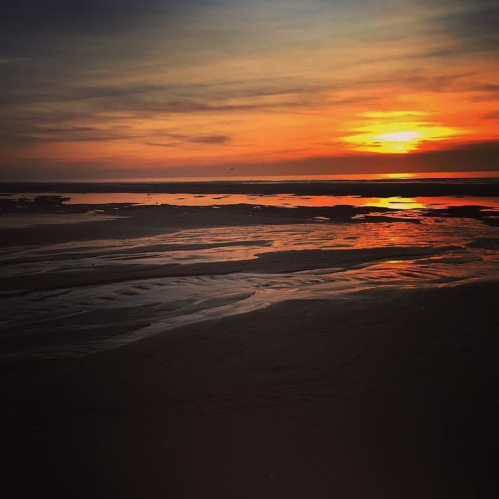 SoGuideFrance's tweet photo. #soguide #france #hardelot #sunset #beach #likeforlike #goal #travelblog https://t.co/lx3gJbEz12