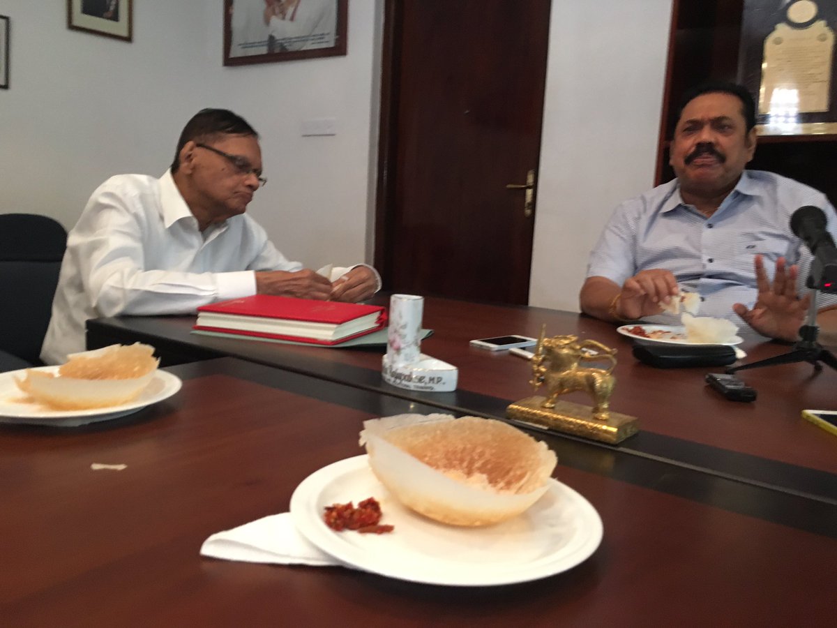 Despite negative sentiment after <a href="/MaithripalaS/">Maithripala Sirisena</a> left following a hopper meal, #SriLanka's ex-leader still serves hoppers #FCA