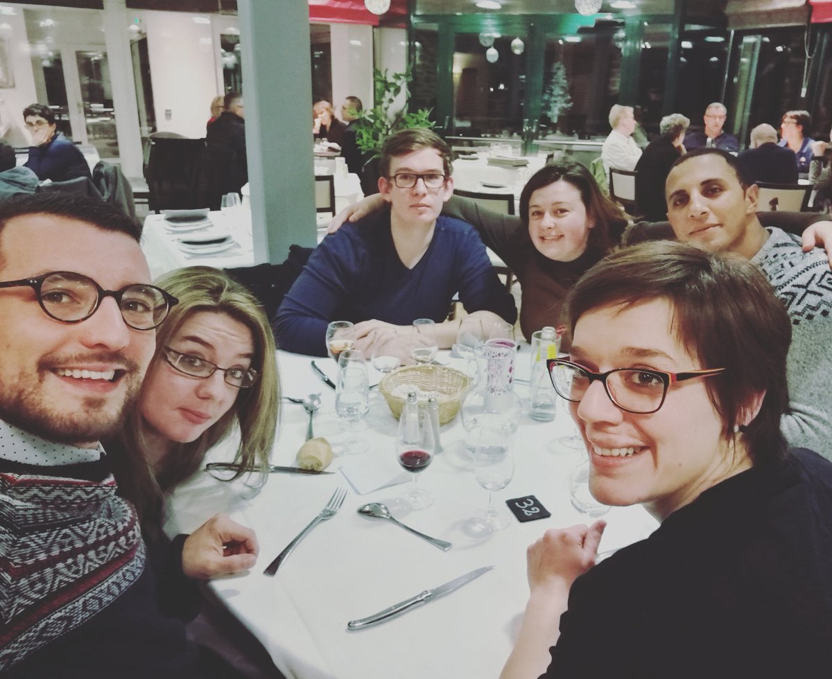 JBGM87's tweet photo. Hier j'ai revu mes copains du lycée et c'était chouette même si on se perd malheureusement un peu de vue. ❤️ #copains #lycee #morues https://t.co/yoX2aR79aS