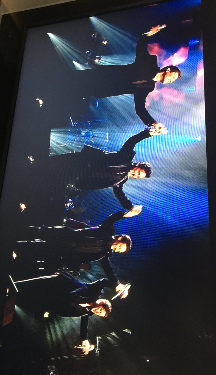 noeltoolan's tweet image. add c40-45 years to teenage screamers &amp;amp; you got the @ildivoofficial audience #seriousschmaltz #needtogetout @SkyArts #peakteeth #manband